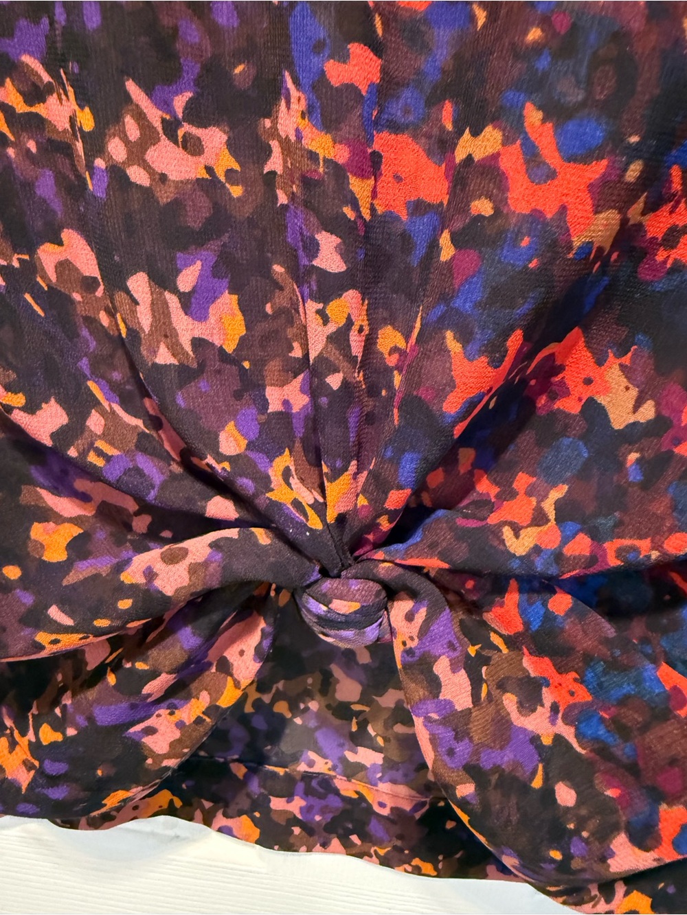 ✨ Cabi Sheer Abstract Print V-Neck Blouse Size Small - Picture 3 of 6